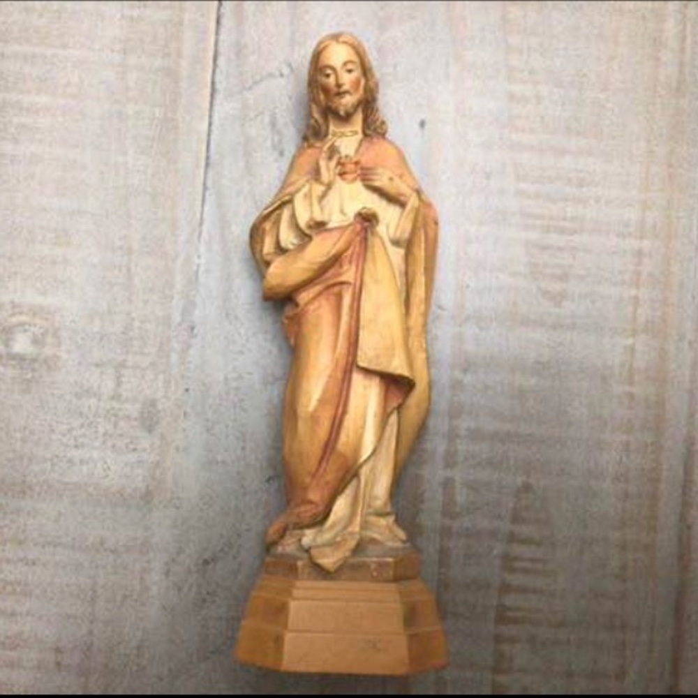Anri Sacred Heart of Jesus Woodcarving